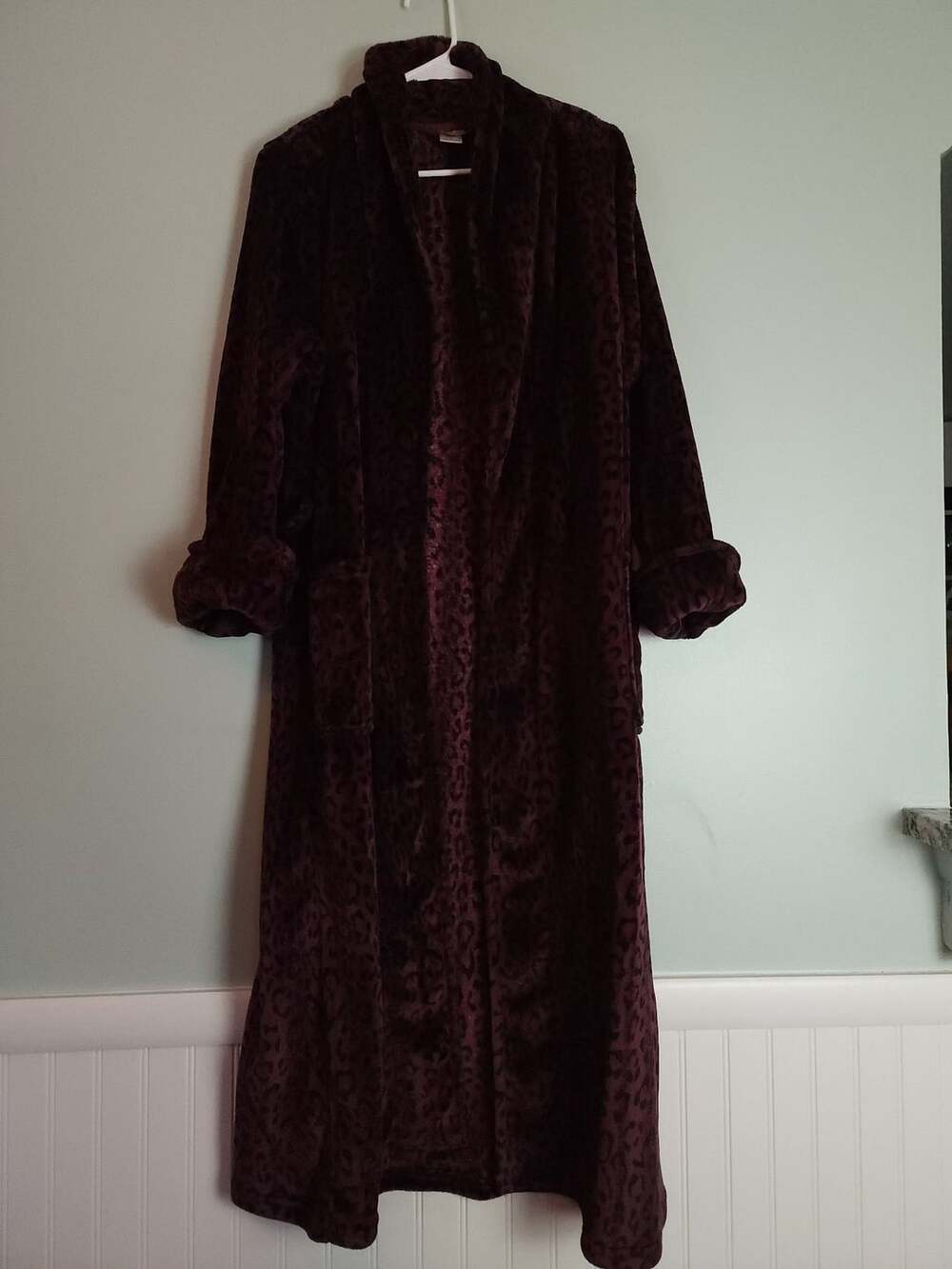 Cozycore Fallback Natori Private Luxuries Plush Burgundy Cheetah Print Robe